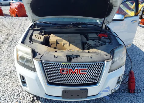 2015 GMC Terrain Denali z USA, uszkodzony, nr VIN 2GKFLUE38F6148431